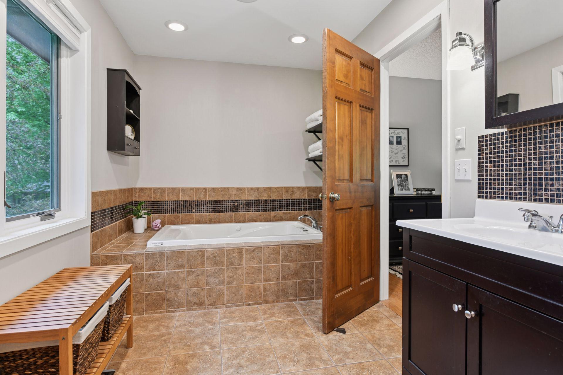 655 Holly Lane, Minneapolis, Minnesota image 36