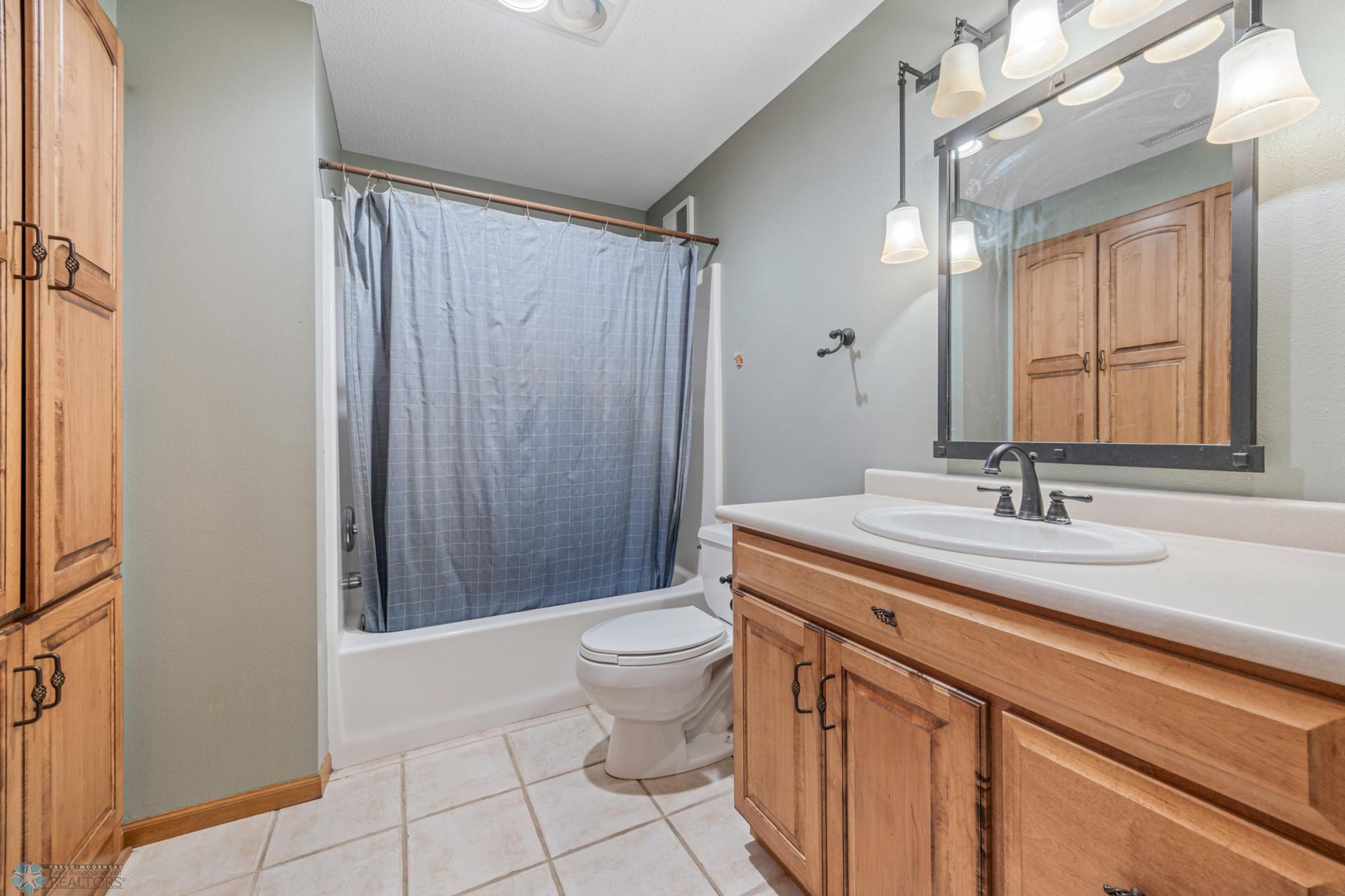 4226 Timberline Drive, Fargo, North Dakota image 44