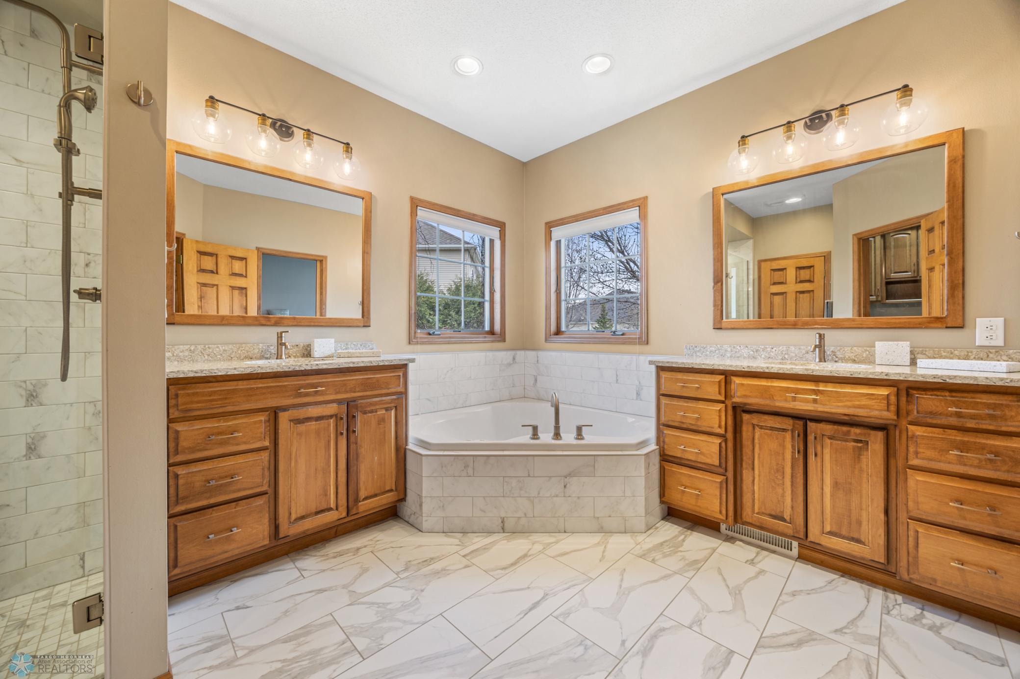 4226 Timberline Drive, Fargo, North Dakota image 28