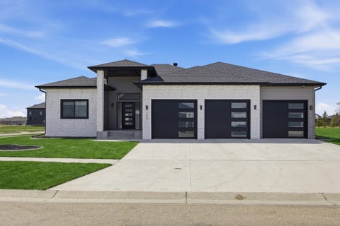 Homes For Sale - 100 Annies Way<br/> Mapleton, ND 58059