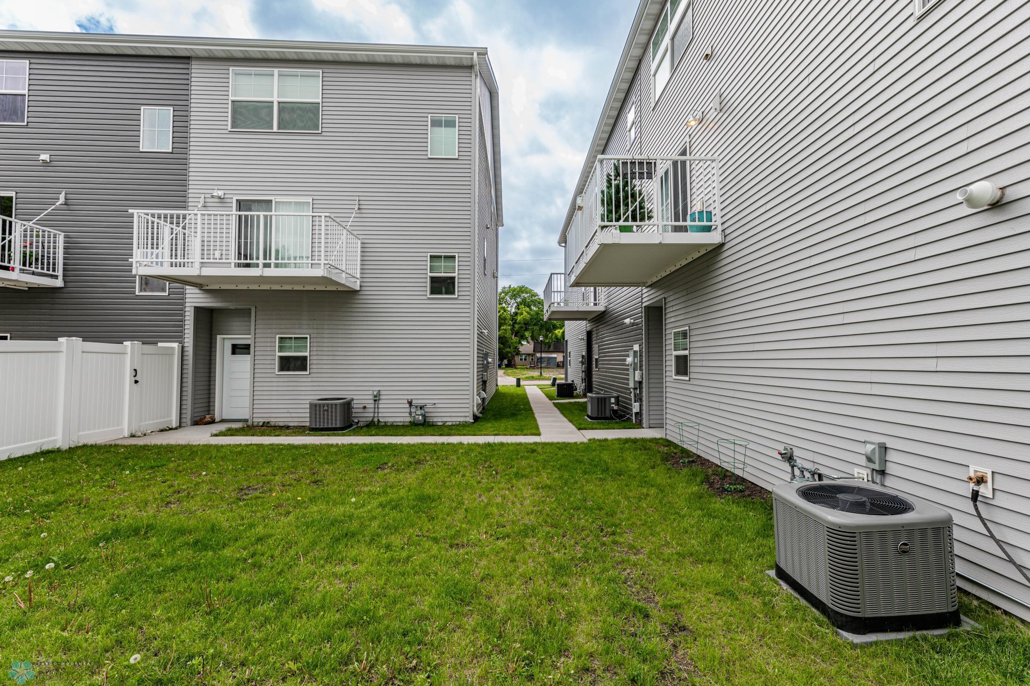 Fargo, North Dakota 58102, United States, 3 Bedrooms Bedrooms, ,2 BathroomsBathrooms,Residential,Active,203142