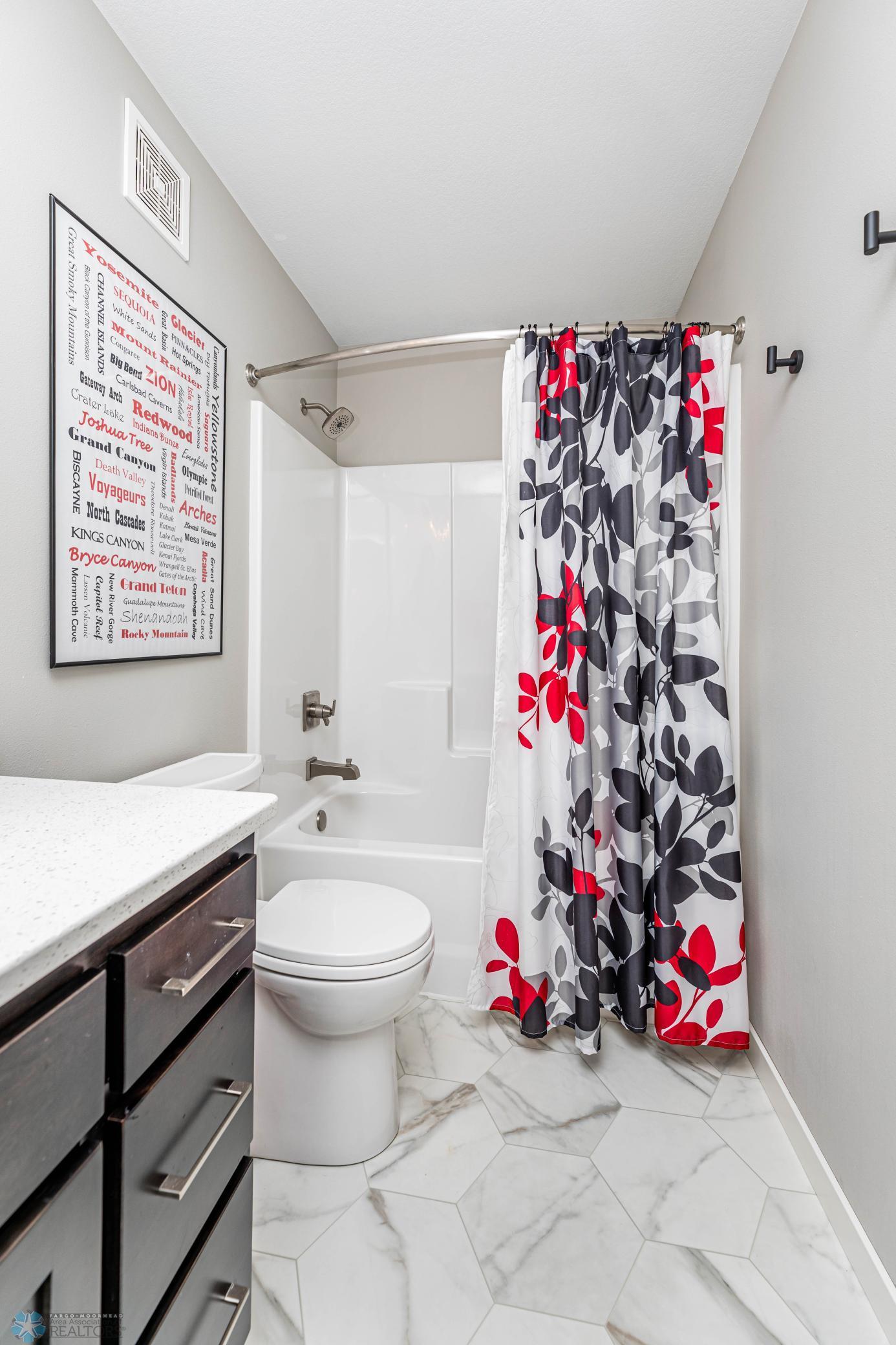 Fargo, North Dakota 58102, United States, 3 Bedrooms Bedrooms, ,2 BathroomsBathrooms,Residential,Active,203142