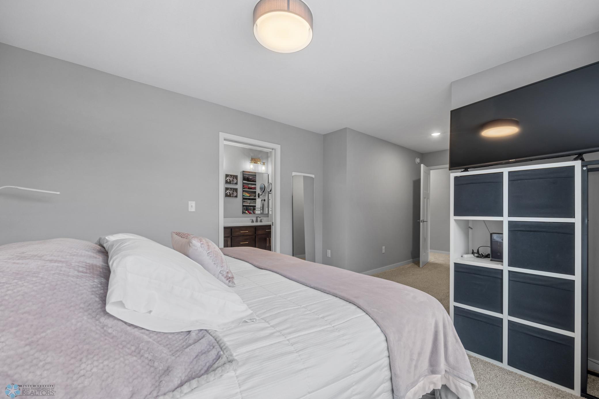 Fargo, North Dakota 58102, United States, 3 Bedrooms Bedrooms, ,2 BathroomsBathrooms,Residential,Active,203142