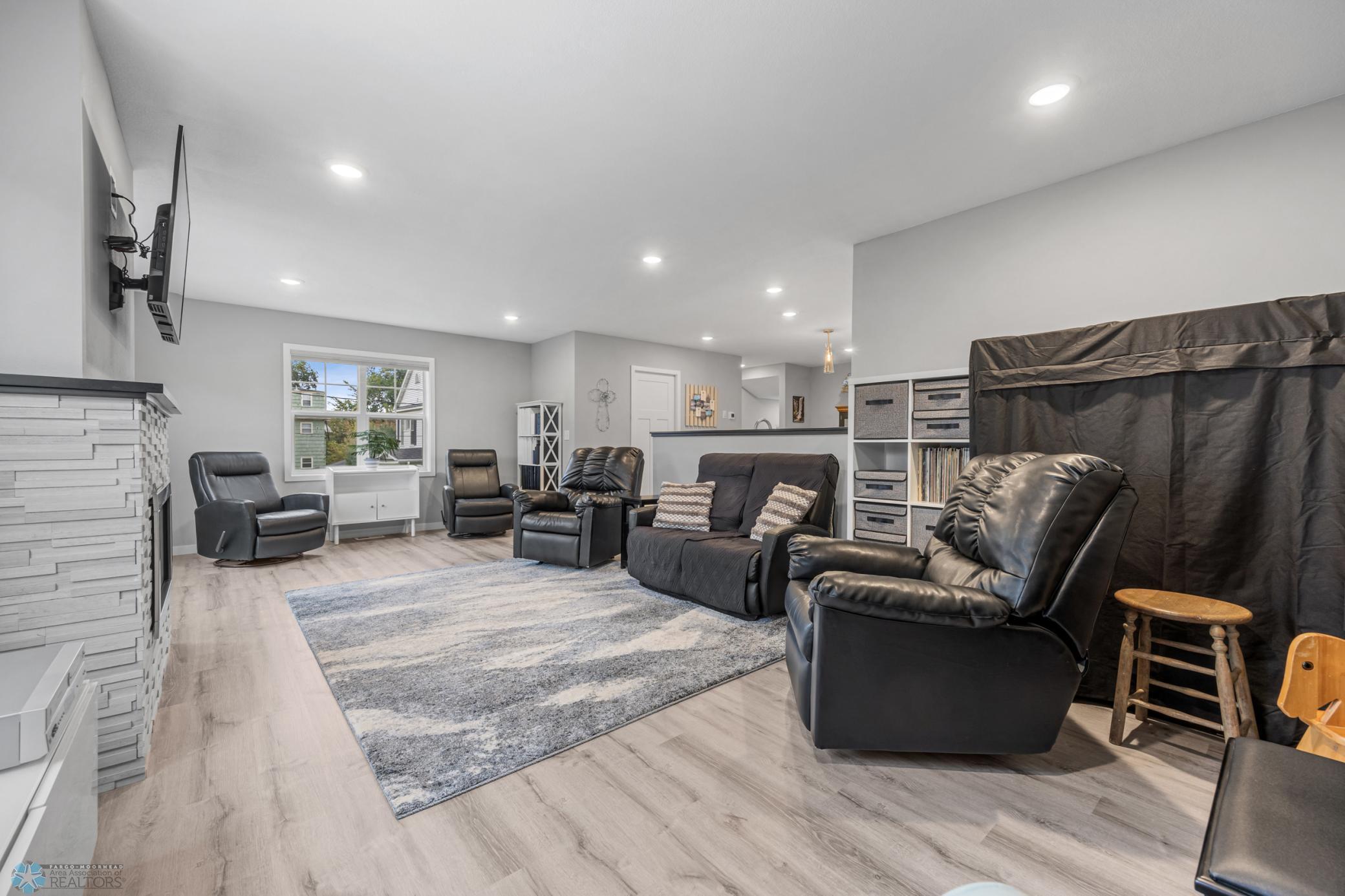 Fargo, North Dakota 58102, United States, 3 Bedrooms Bedrooms, ,2 BathroomsBathrooms,Residential,Active,203142