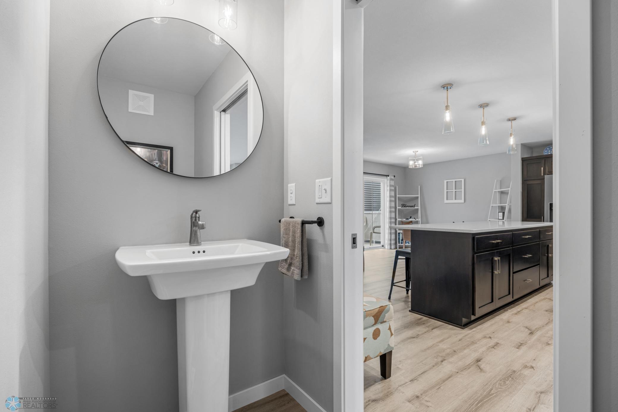 Fargo, North Dakota 58102, United States, 3 Bedrooms Bedrooms, ,2 BathroomsBathrooms,Residential,Active,203142