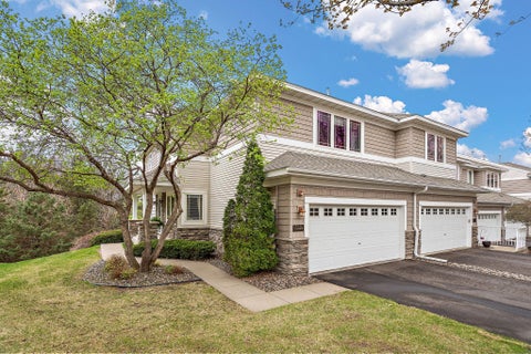 Townhouse For Sale - 15569 Lilac Drive<br/> Hennepin County, Eden Prairie, MN 55347