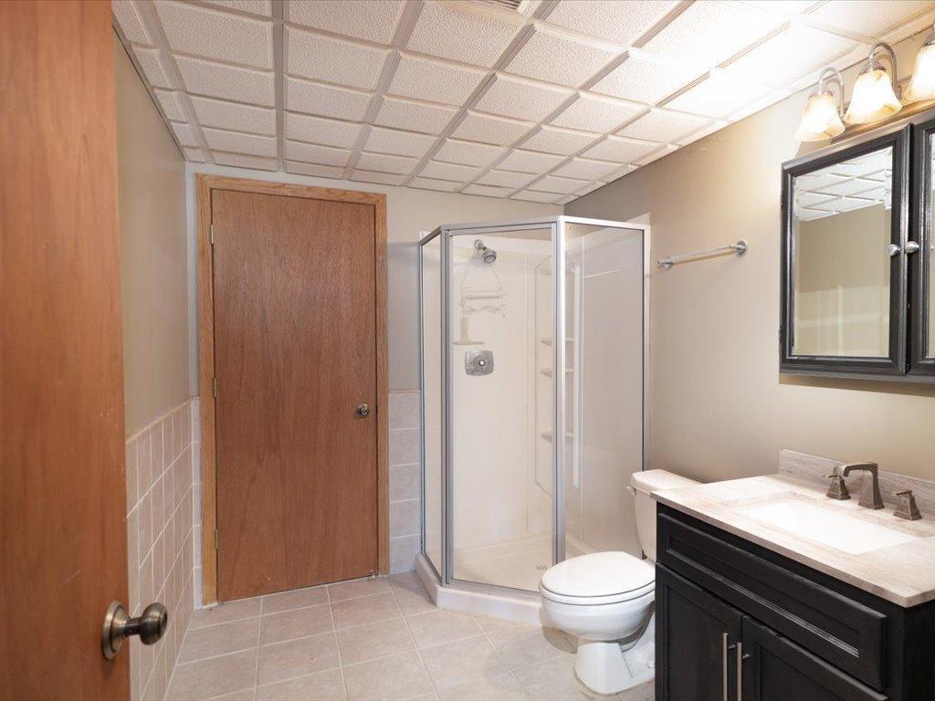 1042 Aston Circle, Burnsville, Minnesota image 18