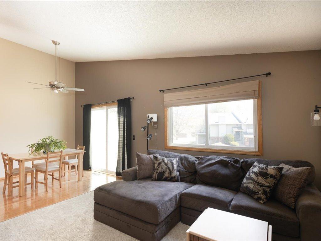 1042 Aston Circle, Burnsville, Minnesota image 9