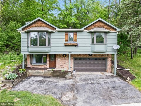 Homes For Sale - 1717 11th Avenue<br/> Rochester, MN 55906