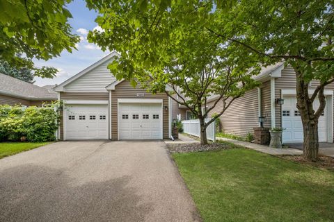 Townhouse For Sale - 15003 Windemere Lane<br/> Burnsville, MN 55306