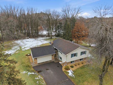 Homes For Sale - 811 Everett Drive<br/> Stillwater, MN 55082