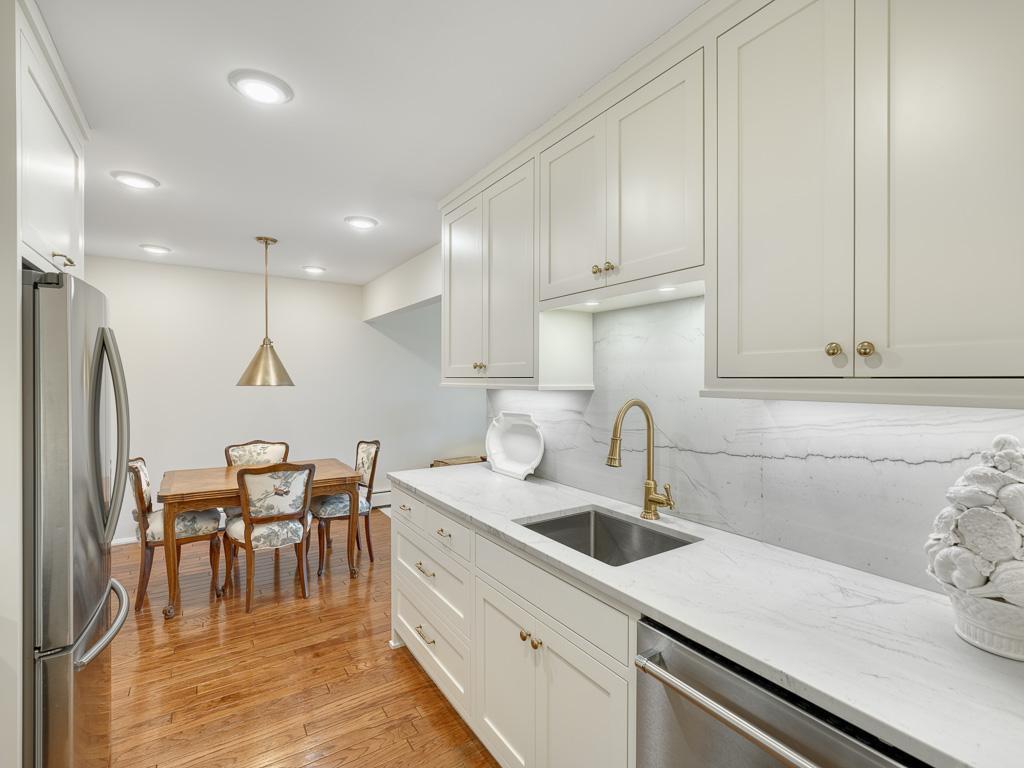 4360 Brookside Court #303, Minneapolis, Minnesota image 8