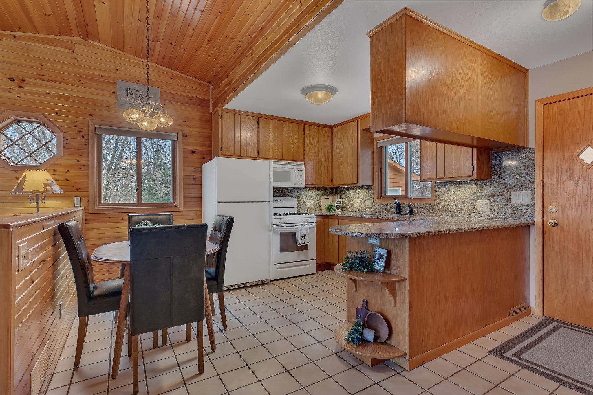 19558 Elmcrest Road, Richmond, Minnesota image 4