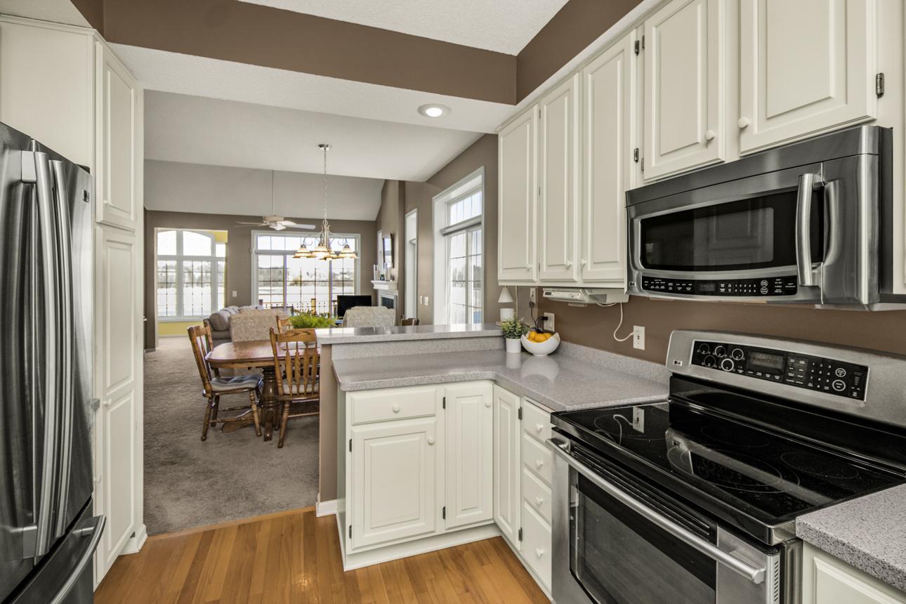 18296 Cattail Court, Eden Prairie, Minnesota image 6