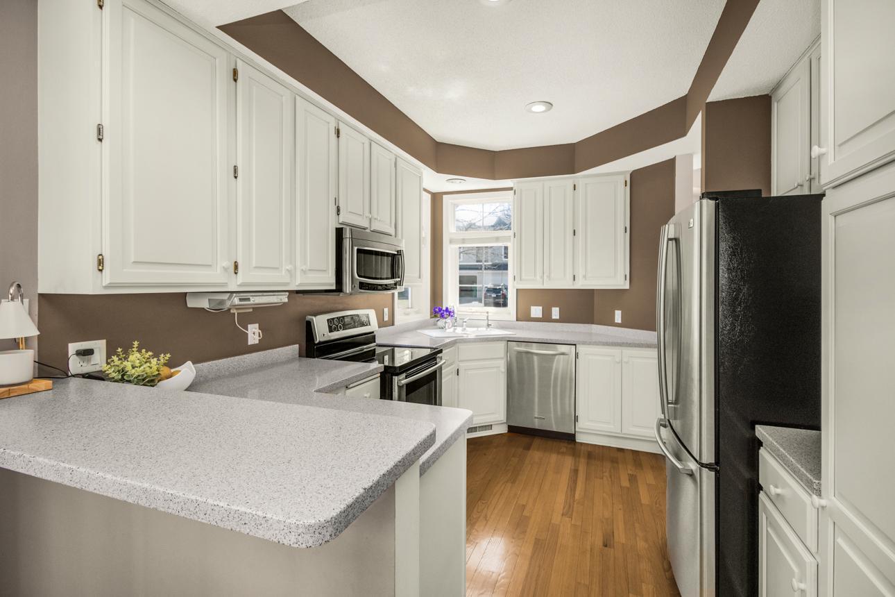 18296 Cattail Court, Eden Prairie, Minnesota image 7