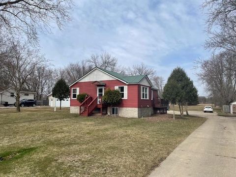Homes For Sale - 1401 30th Avenue<br/> Mower County, Austin, MN 55912