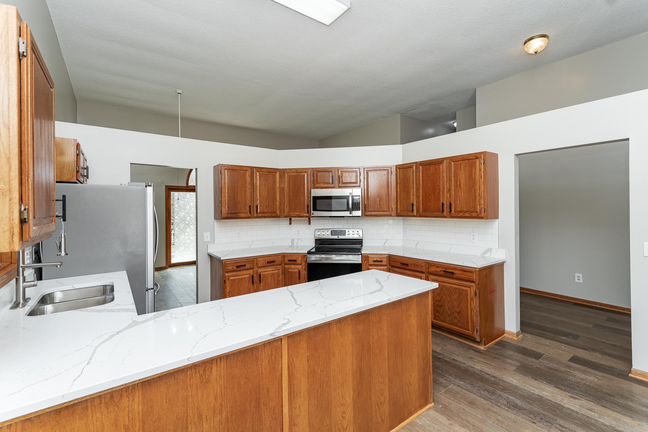 5216 Castlewood Lane, Rochester, Minnesota image 8