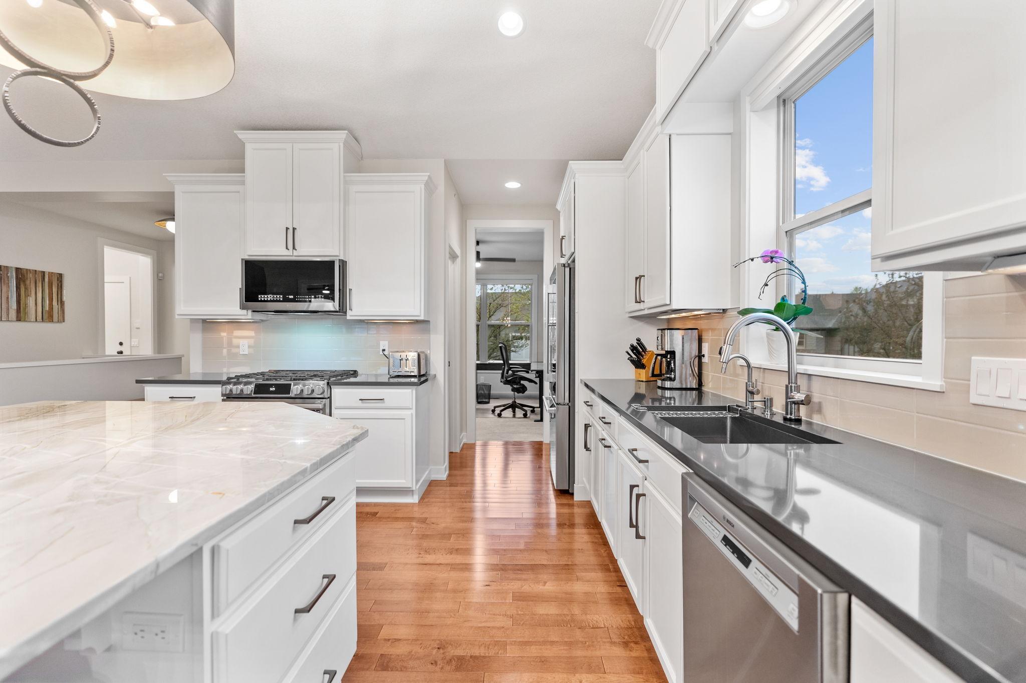 10780 Lyndale Bluffs Trail, Minneapolis, Minnesota image 17