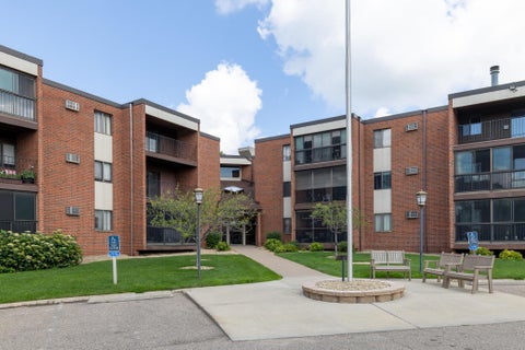 Condo For Sale - 1800 Riverwood Drive<br/> Burnsville, MN 55337