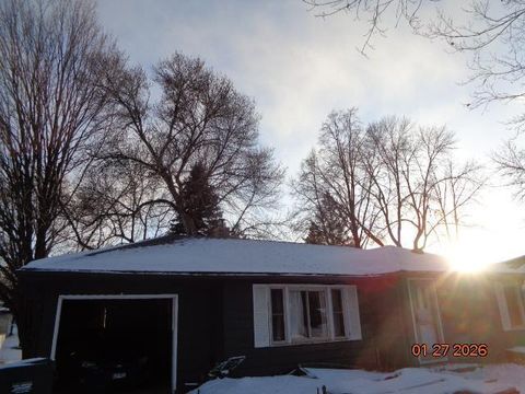 Homes For Sale - 676 Madson Avenue<br/> Hutchinson, MN 55350