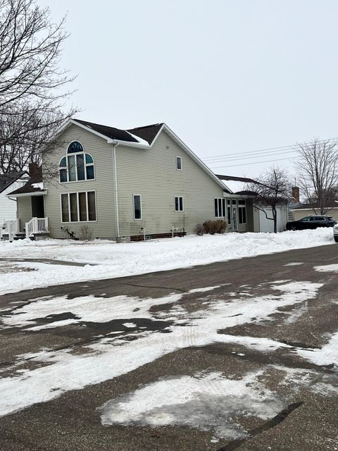 Homes For Sale - 621 7th Avenue Ave<br/> Lac Qui Parle County, Madison, MN 56256