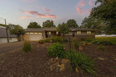 Homes For Sale - 58560 Kirkwood Road<br/> Blue Earth County, Mankato, MN 56001