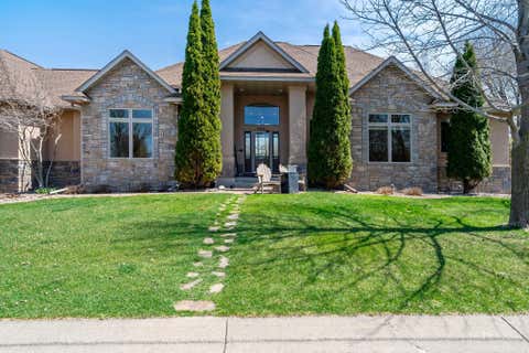 Homes For Sale - 8916 Whispering Oaks Trail<br/> Shakopee, MN 55379