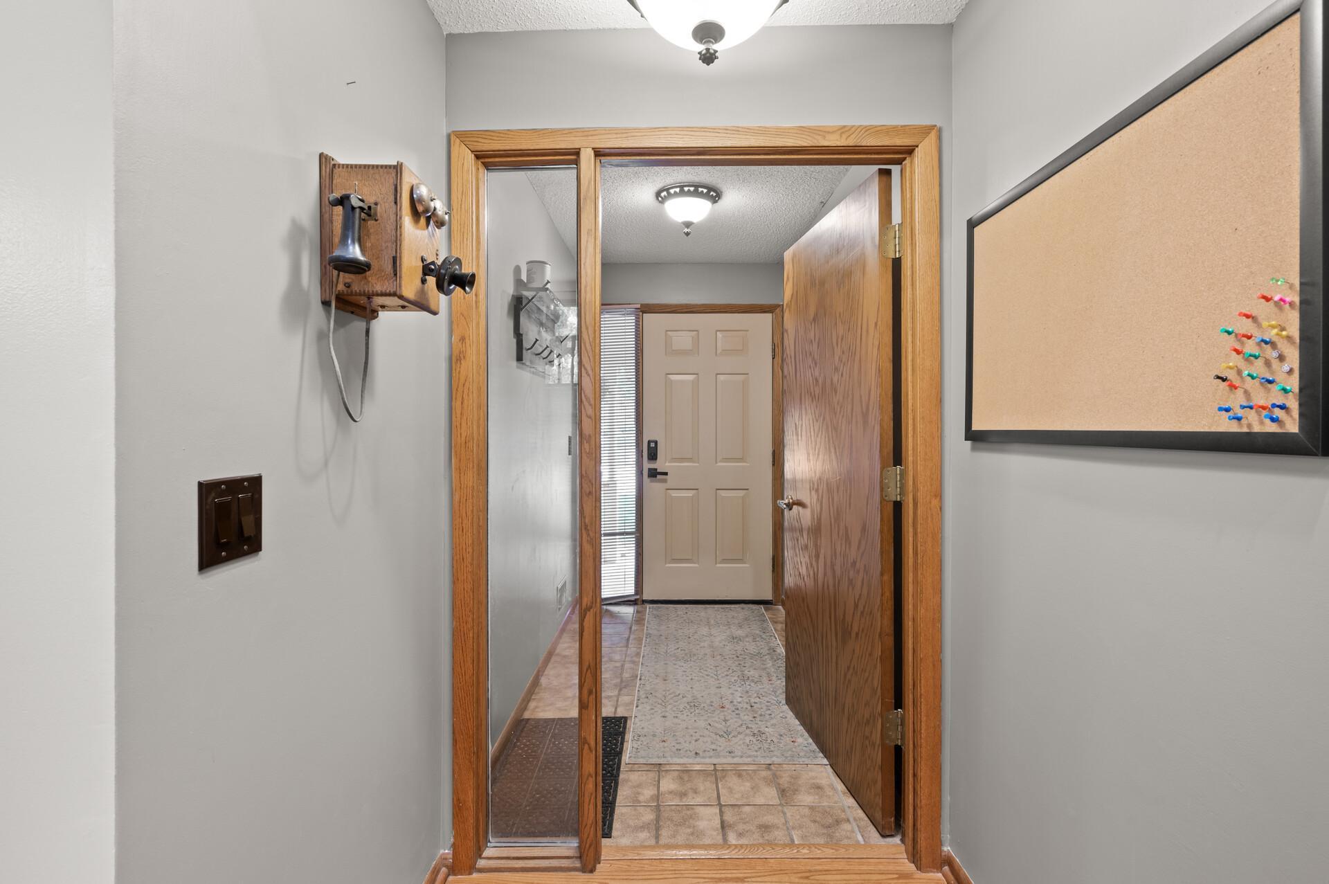 778 Sunset Drive, Eagan, Minnesota image 4