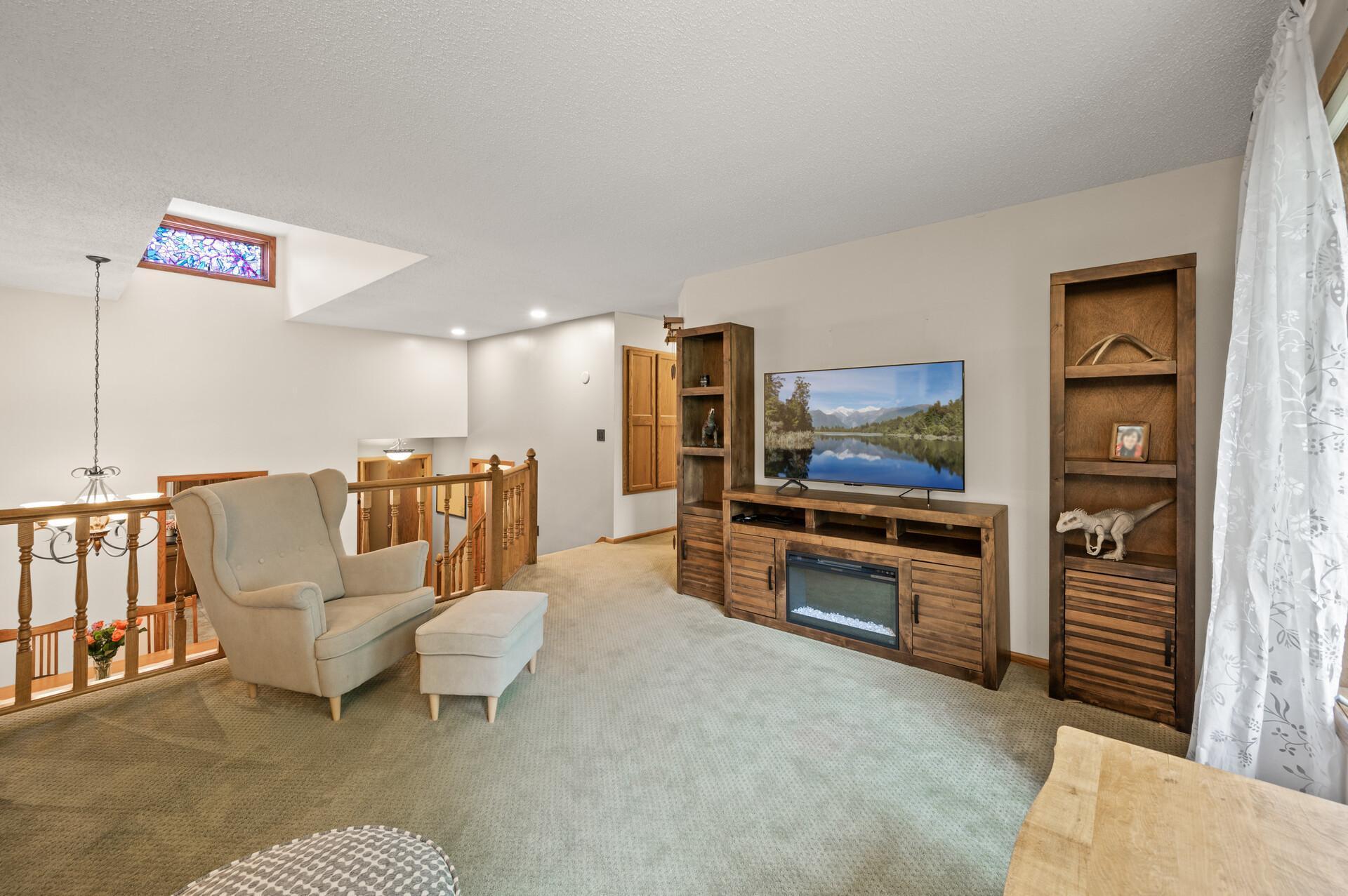 778 Sunset Drive, Eagan, Minnesota image 13