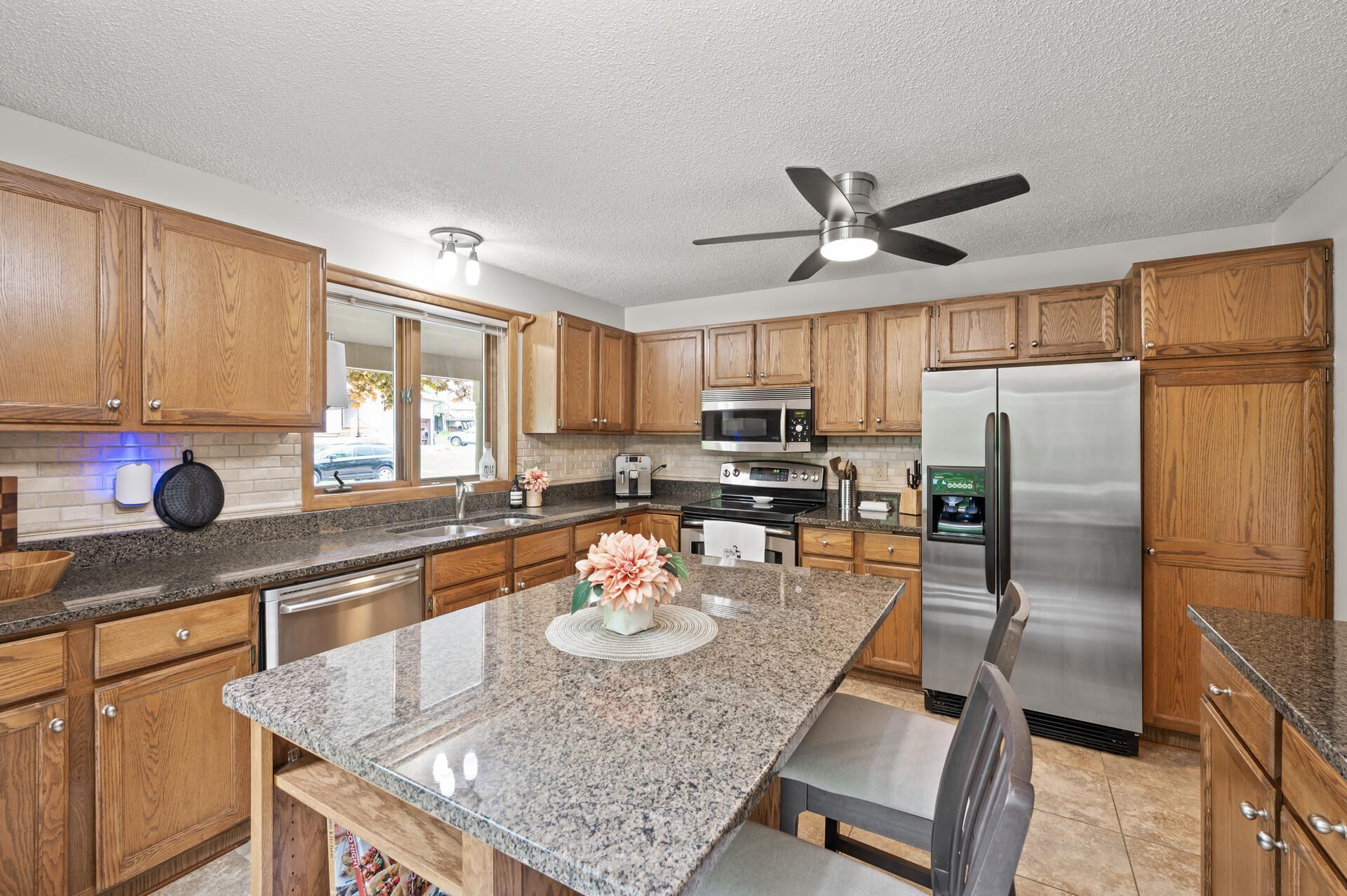 778 Sunset Drive, Eagan, Minnesota image 10