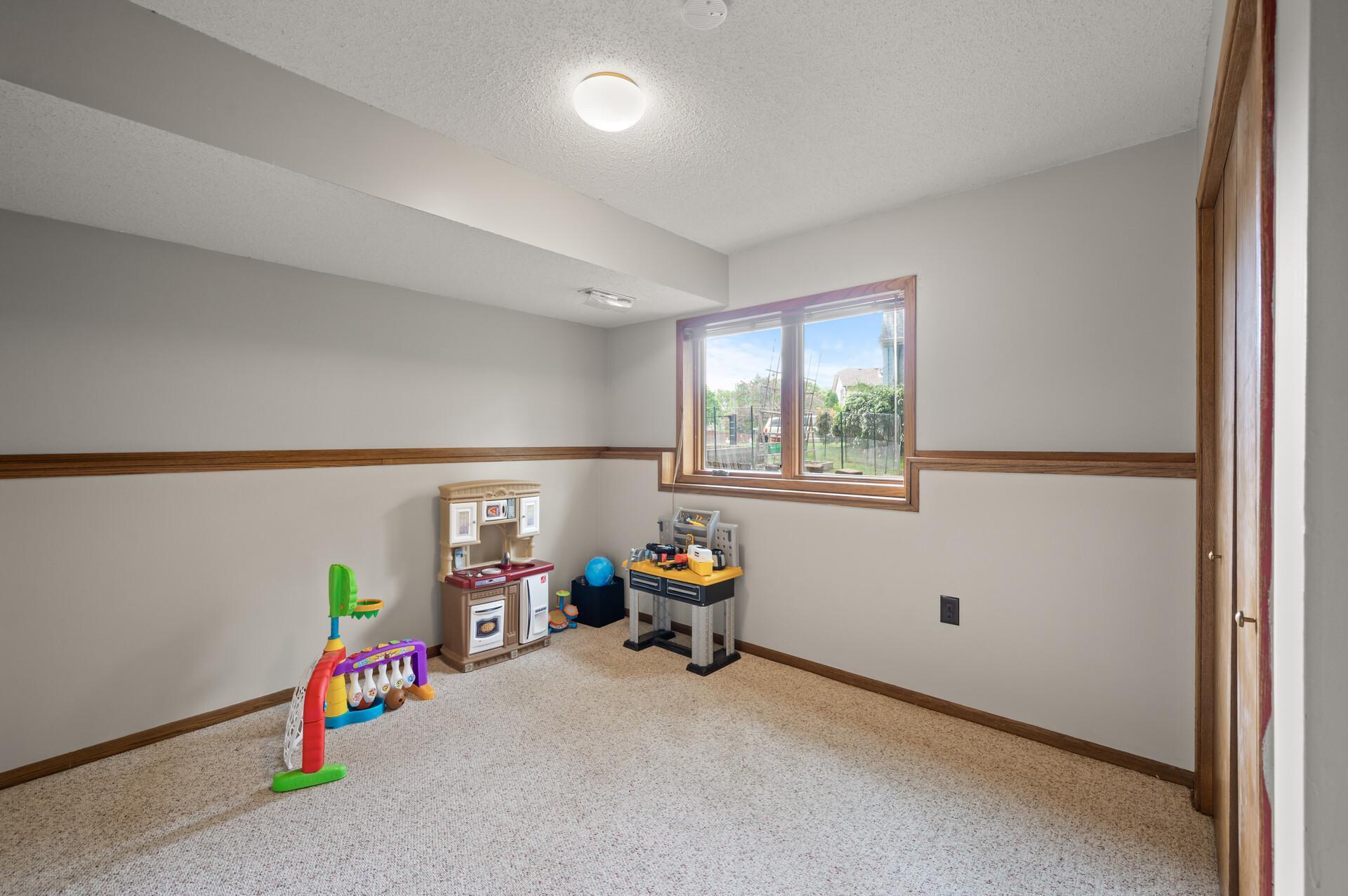 778 Sunset Drive, Eagan, Minnesota image 22
