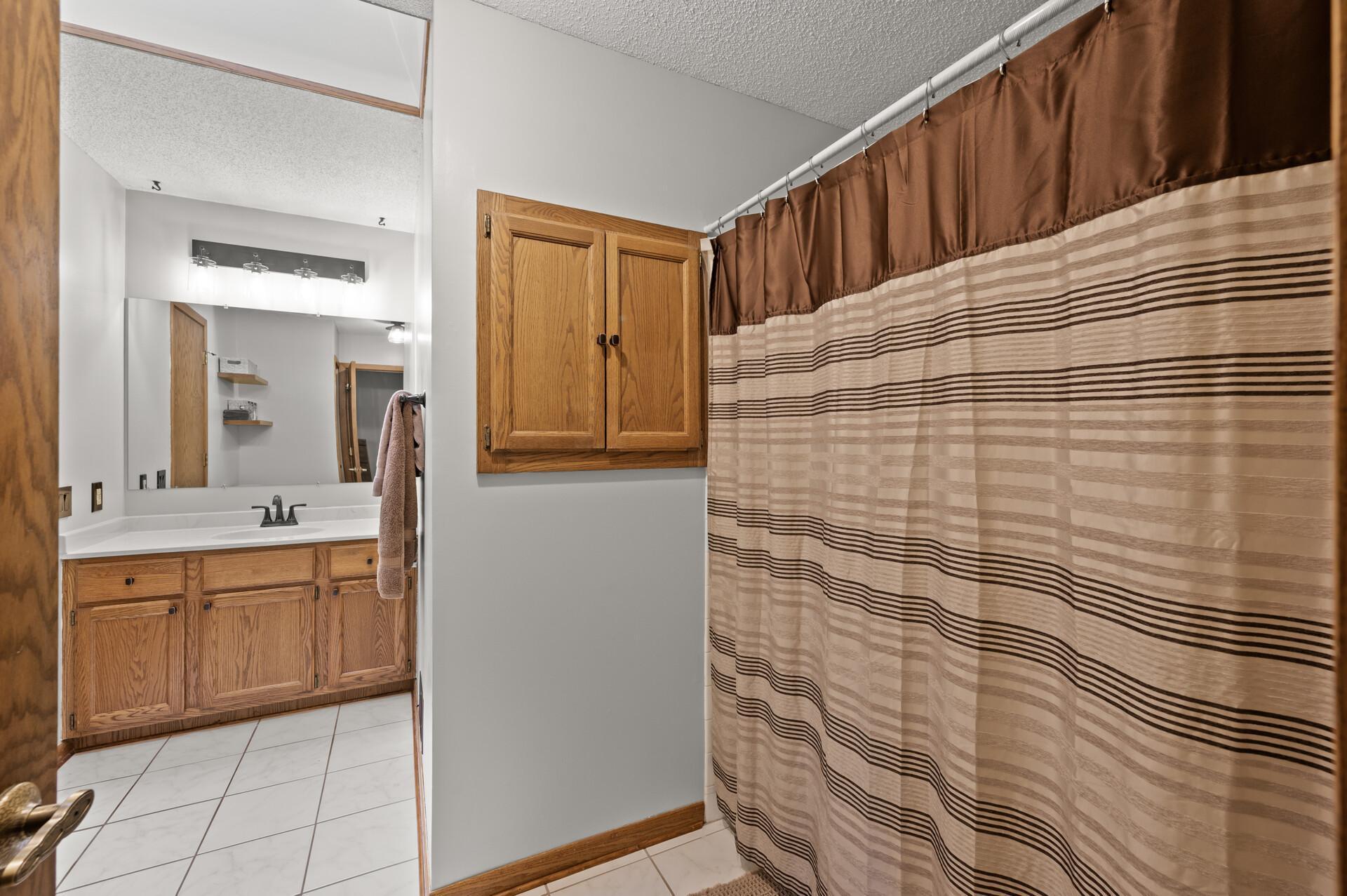 778 Sunset Drive, Eagan, Minnesota image 17
