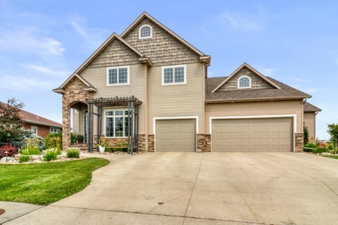 Homes For Sale - 5827 Silverleaf Drive<br/> Fargo, ND 58104