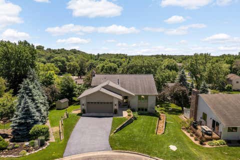 Homes For Sale - 8713 Lakeview Circle<br/> Bloomington, MN 55438