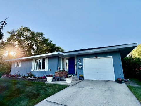 Homes For Sale - 909 2nd Street<br/> Roseau County, Roseau, MN 56751