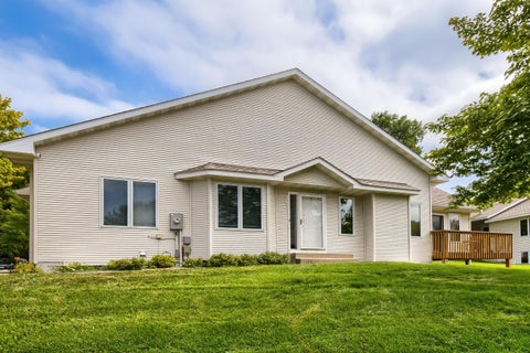 Townhouse For Sale - 834 Wescott Square<br/> Dakota County, Eagan, MN 55123