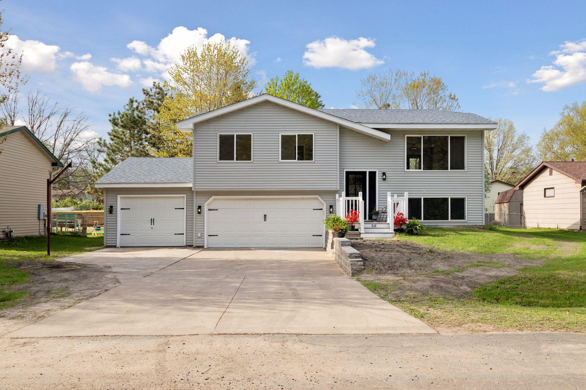 818 Olive Street, Circle Pines, Minnesota image 2