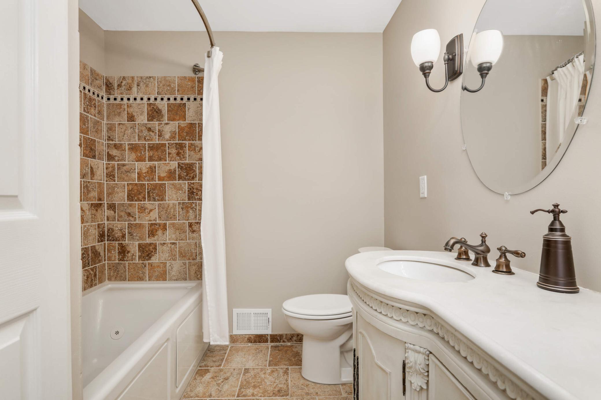 2174 Rosewood Lane, Roseville, Minnesota image 18