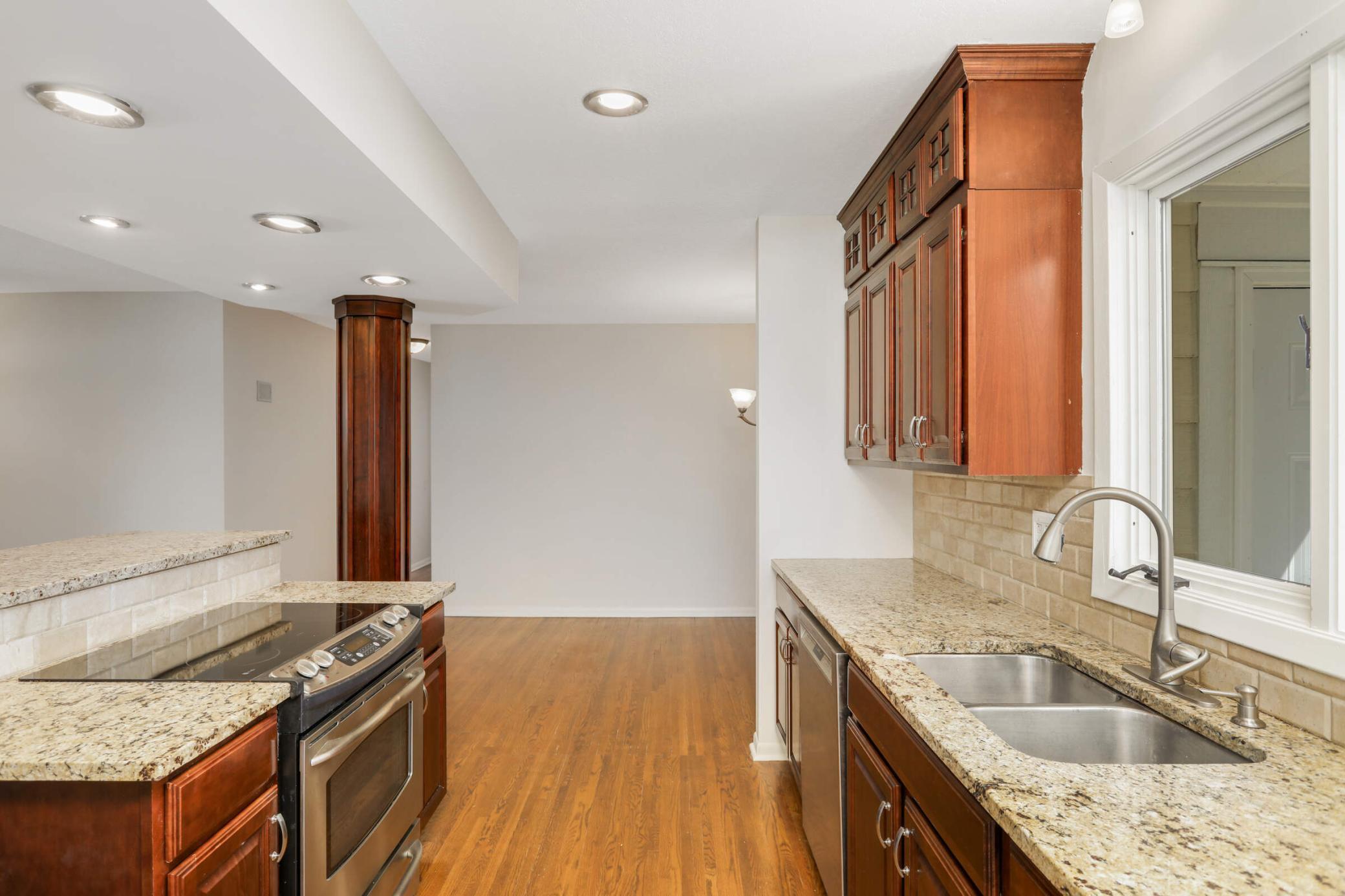 2174 Rosewood Lane, Roseville, Minnesota image 7