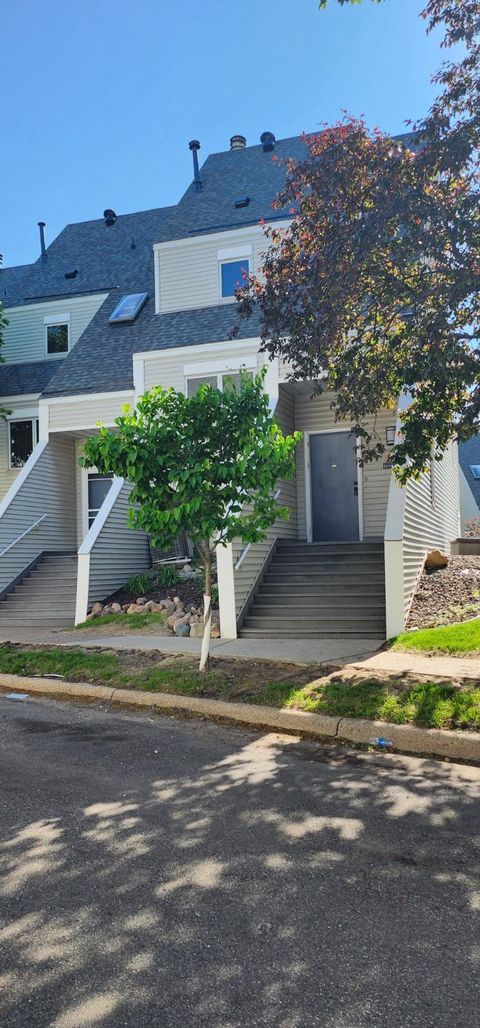 Townhouse For Sale - 1814 New York Avenue<br/> Minneapolis, MN 55411