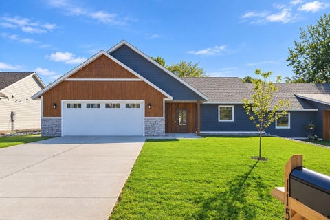 Townhouse For Sale - 115 NW Pine Street<br/> New London, MN 56273
