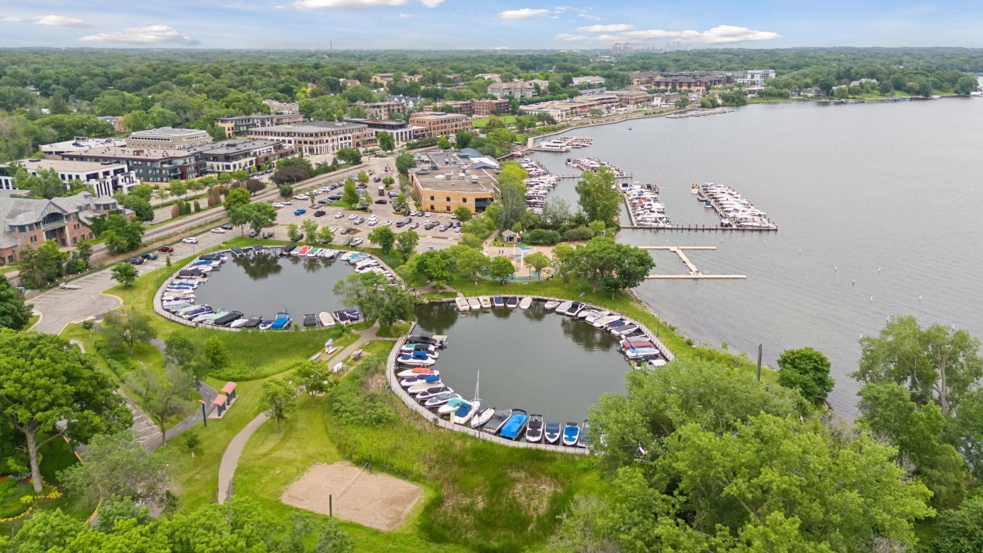 415 Indian Mound Street #103, Wayzata, Minnesota image 37