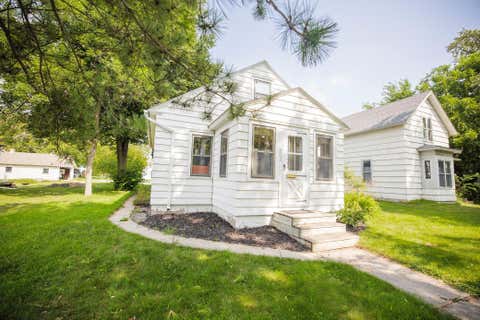 Homes For Sale - 402 W 8th Street<br/> Stevens County, Morris, MN 56267