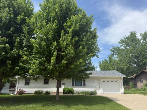 Homes For Sale - 1420 Highland Place<br/> Faribault, MN 55021