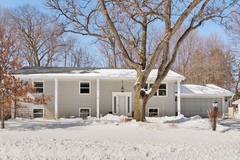 Homes For Sale - 4220 Winchester Court<br/> Minnetonka, MN 55345