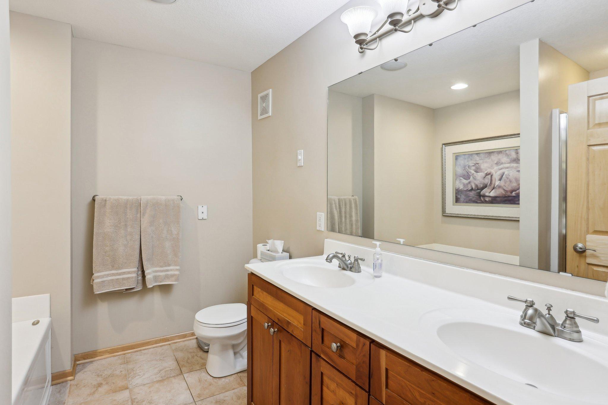 15561 Lilac Drive, Eden Prairie, Minnesota image 25
