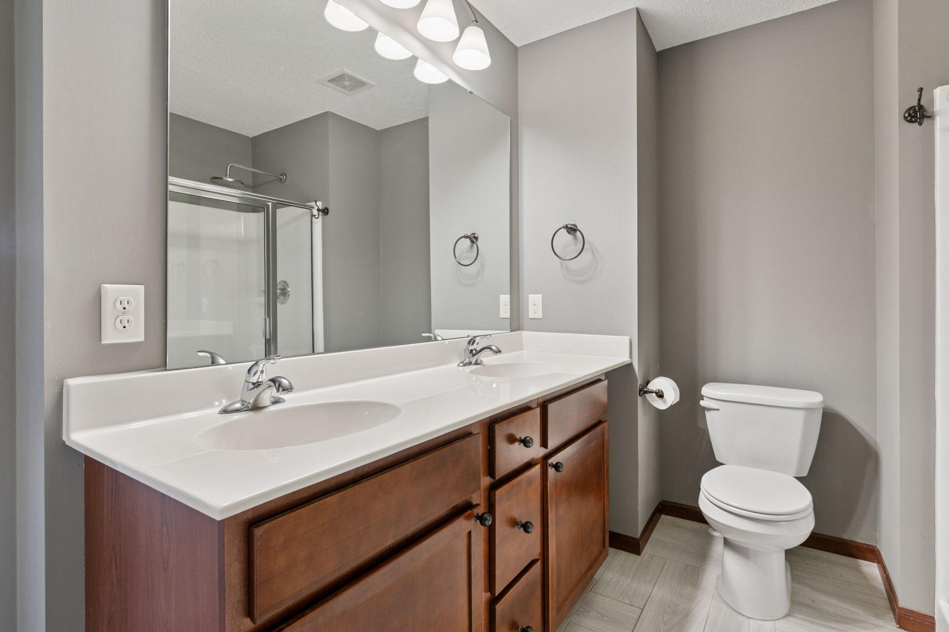 435 Stonewood Lane, Burnsville, Minnesota image 17