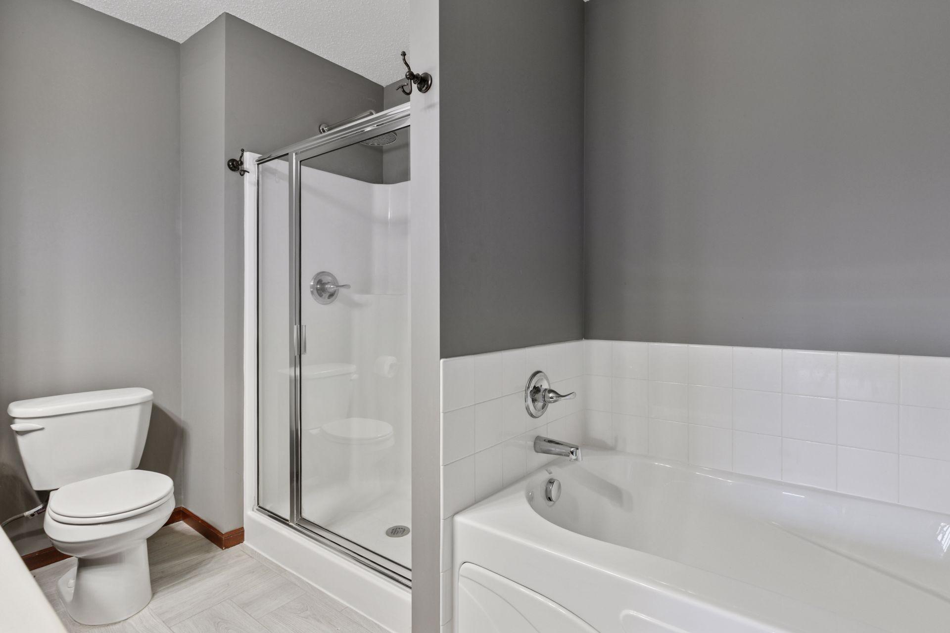 435 Stonewood Lane, Burnsville, Minnesota image 18