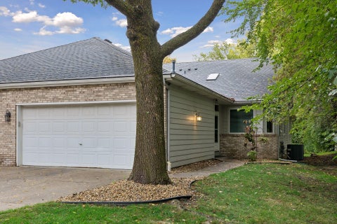 Townhouse For Sale - 695 Emerald Ridge<br/> Roseville, MN 55113