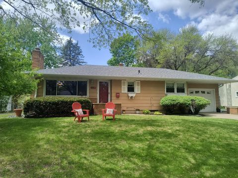 Homes For Sale - 1339 Manomin Avenue<br/> Dakota County, Saint Paul, MN 55118